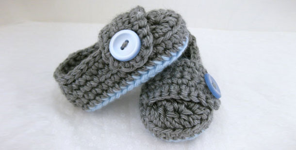 Modern Düğmeli Ve Bağcıklı Örgü Bebek Patikleri