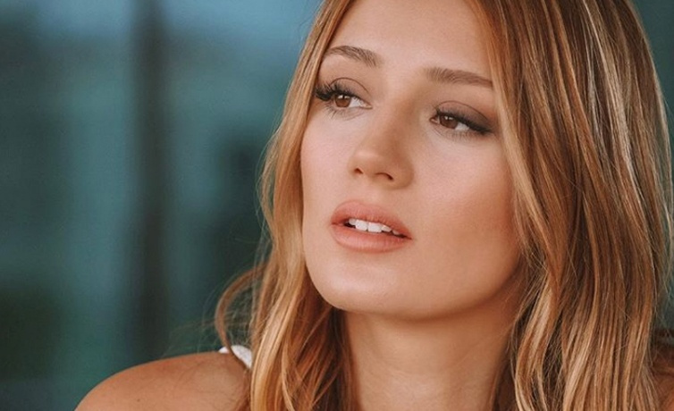Gizem Karaca spor yaparken çekildiği seksi fotoğrafla takipçilerini büyüledi!