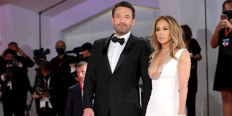 JENNIFER LOPEZ VE BEN AFFLECK NİŞANLANDI (YİNE!)